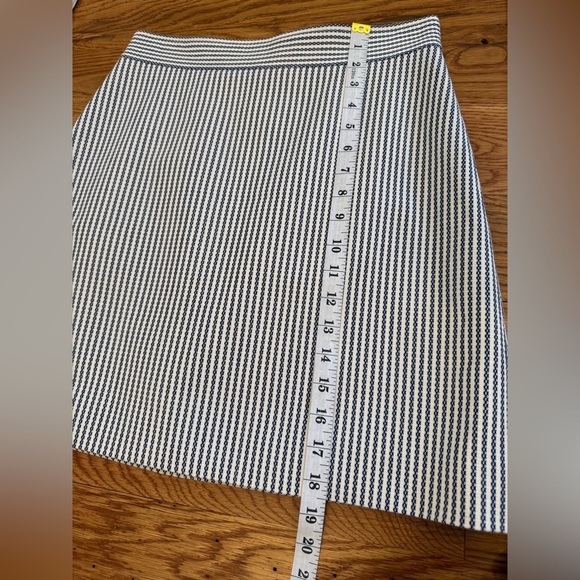 Theory Blue and White Striped Mini Skirt Size 6 - Picture 12 of 12